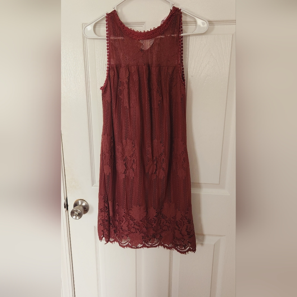Lace sleeveless dress